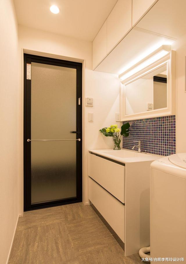 3层独栋楼玄关种棵树，客厅下沉5公分隔墙省掉了，楼梯还是悬空的