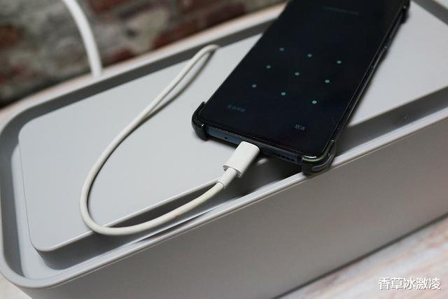 告别杂乱，井井有条：奥睿科一体式收纳盒排插评测