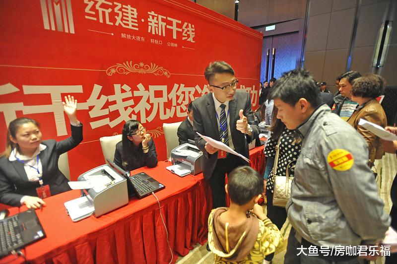 20万的房产突然降价成15万，却仍欠银行10万，这下该怎么办？