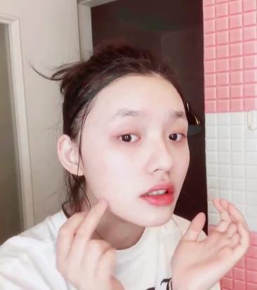 袁姗姗推荐世界上0差评的面膜，林允用了8年，网友：黑色素收割机