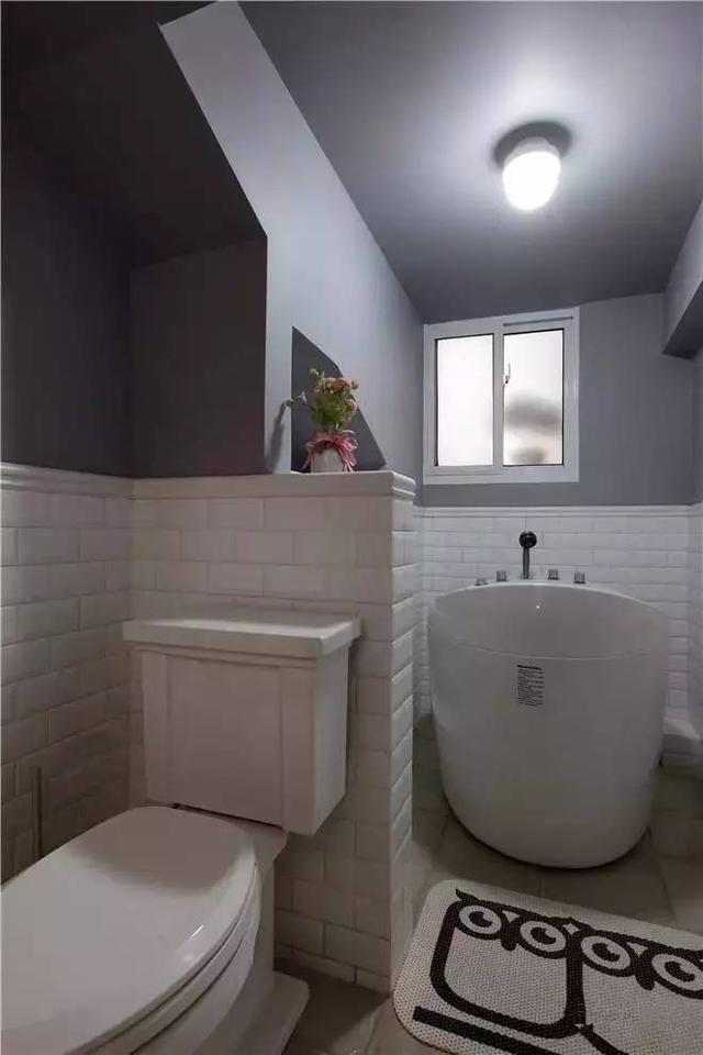 头一次见卫生间瓷砖这么贴，太漂亮了，朋友都抢着来他家上厕所