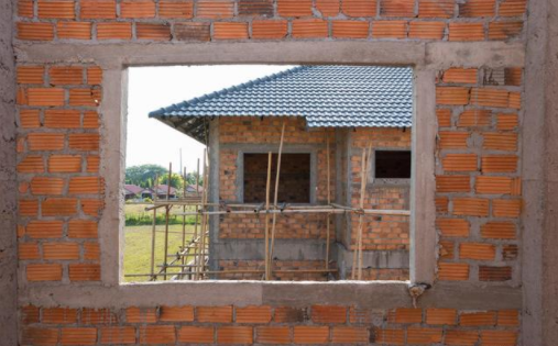 过来人告诉你，城里买房和农村盖房，哪个过的更好？有人悔不当初