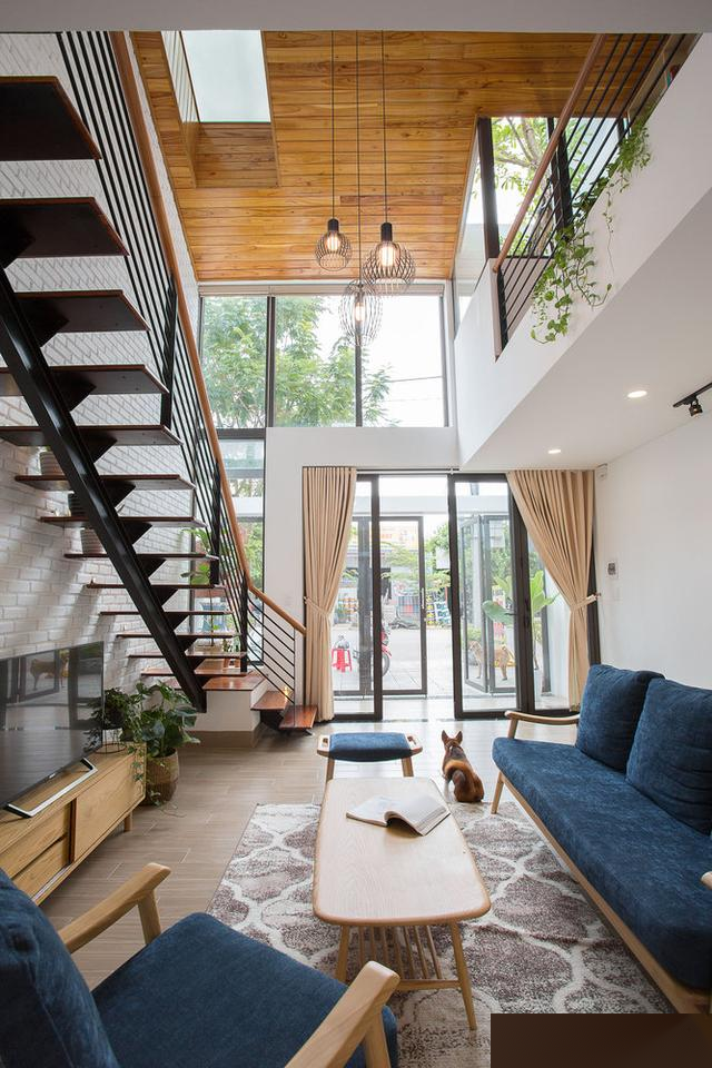 婚后不跟父母住，在隔壁再建一栋，小夫妻天天住新房三餐去老房吃