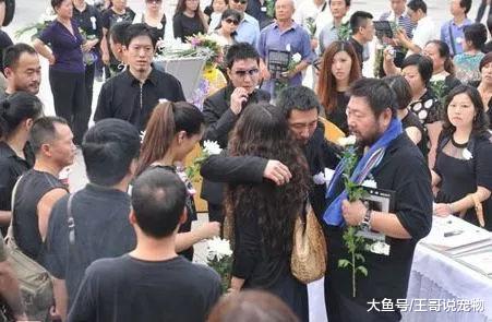 她比姚贝娜还惨，癌症9年无人知晓，葬礼上前夫哭到晕厥！