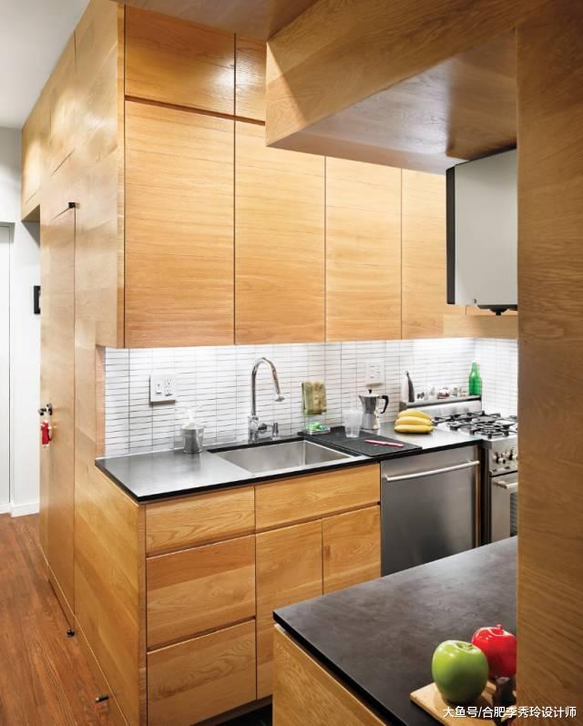 28平小公寓一张柜子都没有，卧室改书房用，业主天天在楼梯上睡觉