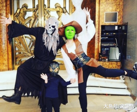 参观杨千嬅在香港的家，家里腾出一个房间放奖状，获奖也太多了吧