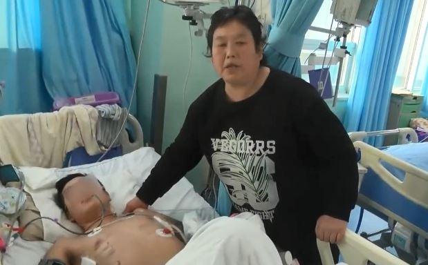 剛練兩天就表演吞劍！小鮮肉手一抖，劍從食道捅穿氣管...