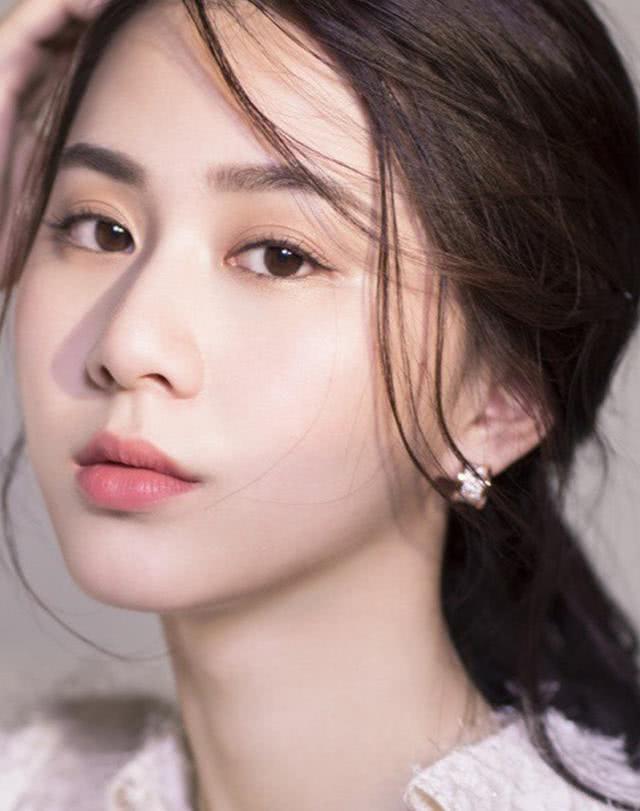 一季花落, 消瘦多少容颜, 不如萍水中相逢, 相忘于江湖