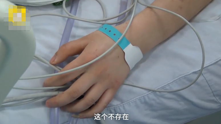 小伙加入紅白喜事表演班組，沒練兩天就表演吞劍，結果食道被刺穿
