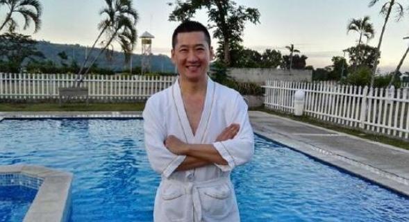 参观周杰住的豪宅，院子还带泳池，没拍戏多年了，哪来钱买豪宅？