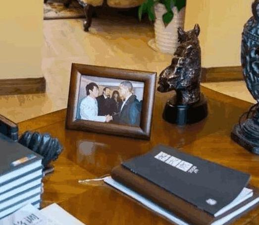 晒晒郎朗的豪宅，住着独栋的复式楼栋，如今都能跟奥巴马合照了