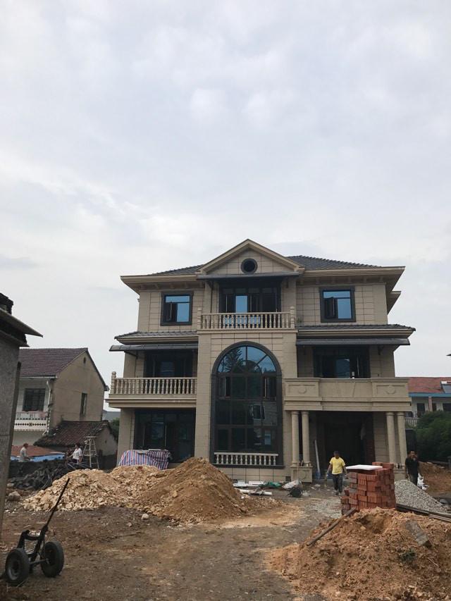 回一趟農村，以前的鄰居們都是樓房和別墅，羨慕死了！