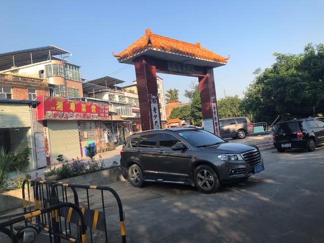 捂盘多年、配套几近于无，黄埔这楼盘可以买吗？看内行人怎么说！