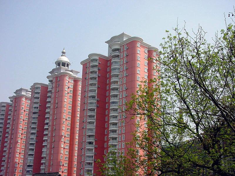 楼市进入“看客”阶段！买房还是存现金？两位首富用“4字”表态