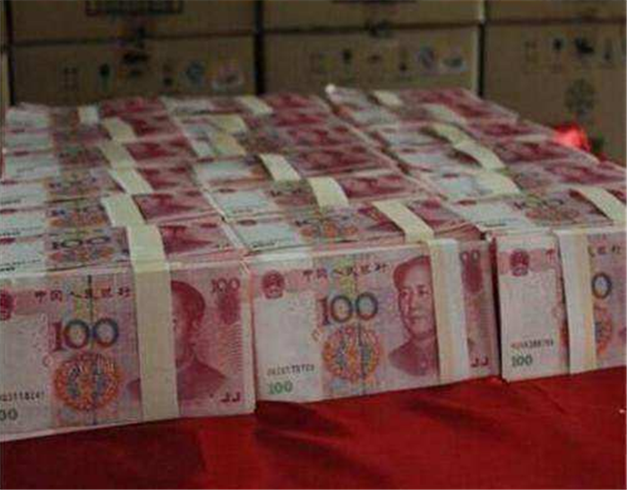 银行错把储户存的600元打成60万,储户把钱花光了,会怎么样?