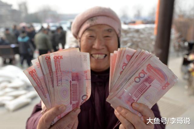 在企业做了十六年，但社保只交七年，前面九年能要求企业补缴吗？