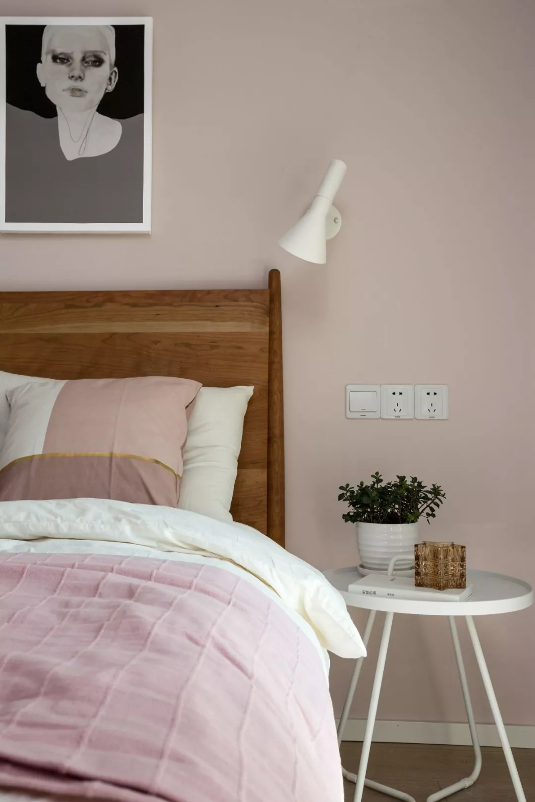 自家小户型要挑选怎样的床头柜？我觉得创意一点的好