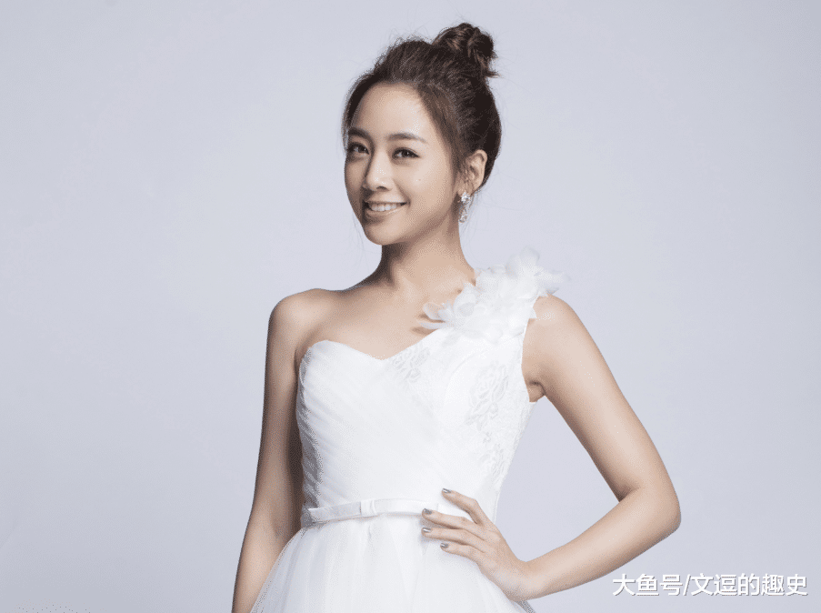 亲生母亲将她"卖了",公司逼她整容,今30岁却被何炅宠成公主