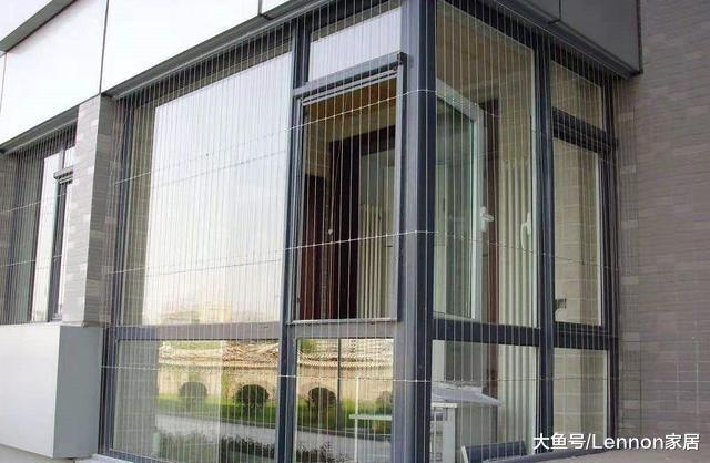 阳台安装防盗网影响采光，学学人家装这种，安全又通亮