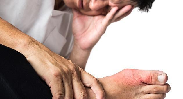 男人更易患痛风？尽量少吃这3样食物，或许能助你稳定“尿酸值”