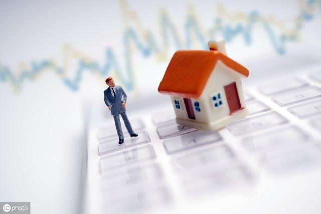 如何看待如今在二、三线城市买二手房投资的，网友：不是傻就是疯