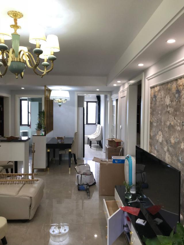 忙活四个月，人生第一套新房装修完工，效果很漂亮尤其是电视墙！