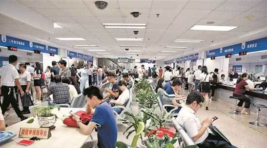 “真是方便快捷！”泉州台商区行政服务中心30秒可查不动产相关信息！