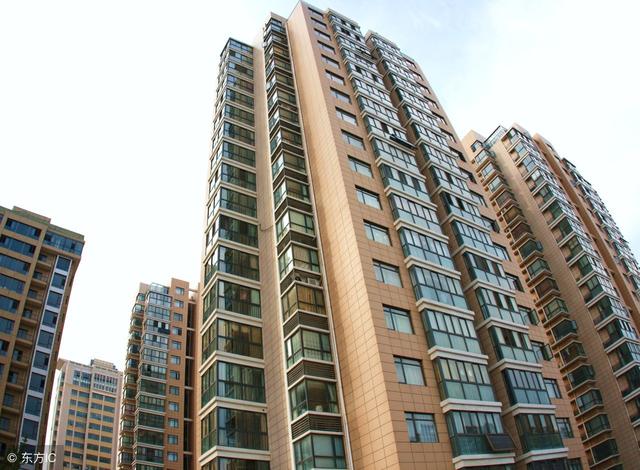 两梯四户的楼选择中户还是边户？