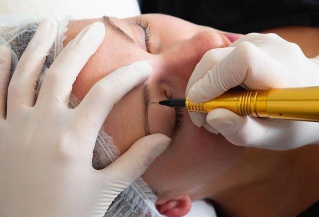 纹眉 纹眉是真方便,但是化妆师劝你最好不要纹!坏处多到看了就怕