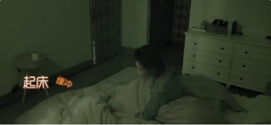 带你看看何雯娜住的豪宅，住的房子很普通，内部物品规划很好