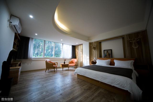 一味压低房价，真的能解决实体经济的问题吗？