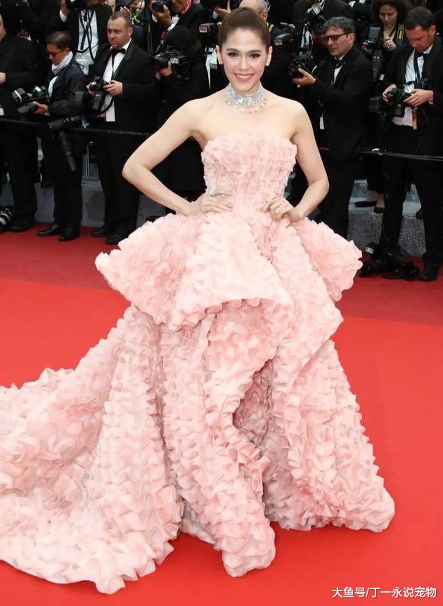 同样是“毯星”闻名，这位“泰国范冰冰”才是真正的人生赢家