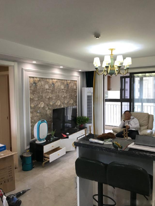 忙活四个月，人生第一套新房装修完工，效果很漂亮尤其是电视墙！