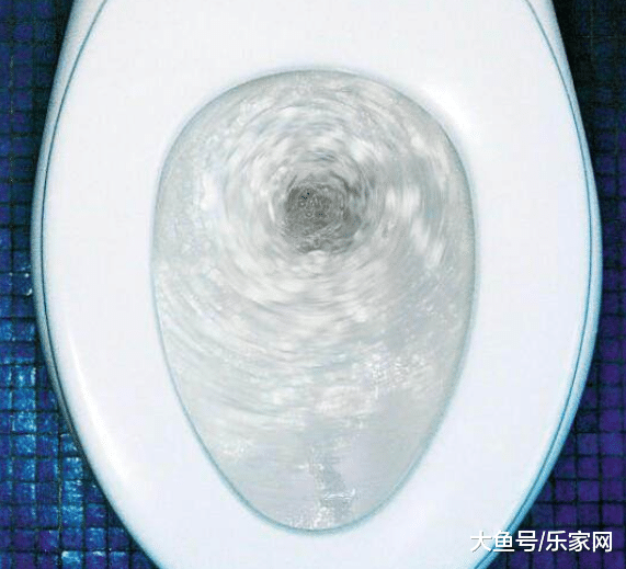 装修马桶冲劲太小? 老师傅教你3个方法, 瞬间让你家马桶畅通无阻