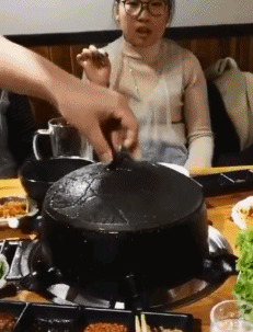 爆笑GIF：要打篮球你就正儿八经的打，你拉倒篮架干啥？