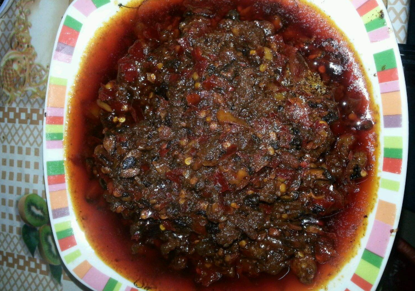 小编今天教大家如何制作香菇肉酱，贼下饭，隔壁小孩都馋哭了