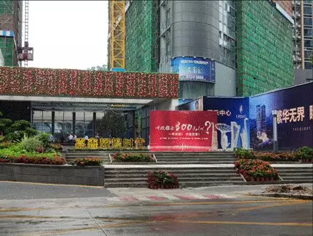 在老旧小区和工厂夹击中生长，上梅林这个双地铁新盘能上车吗？