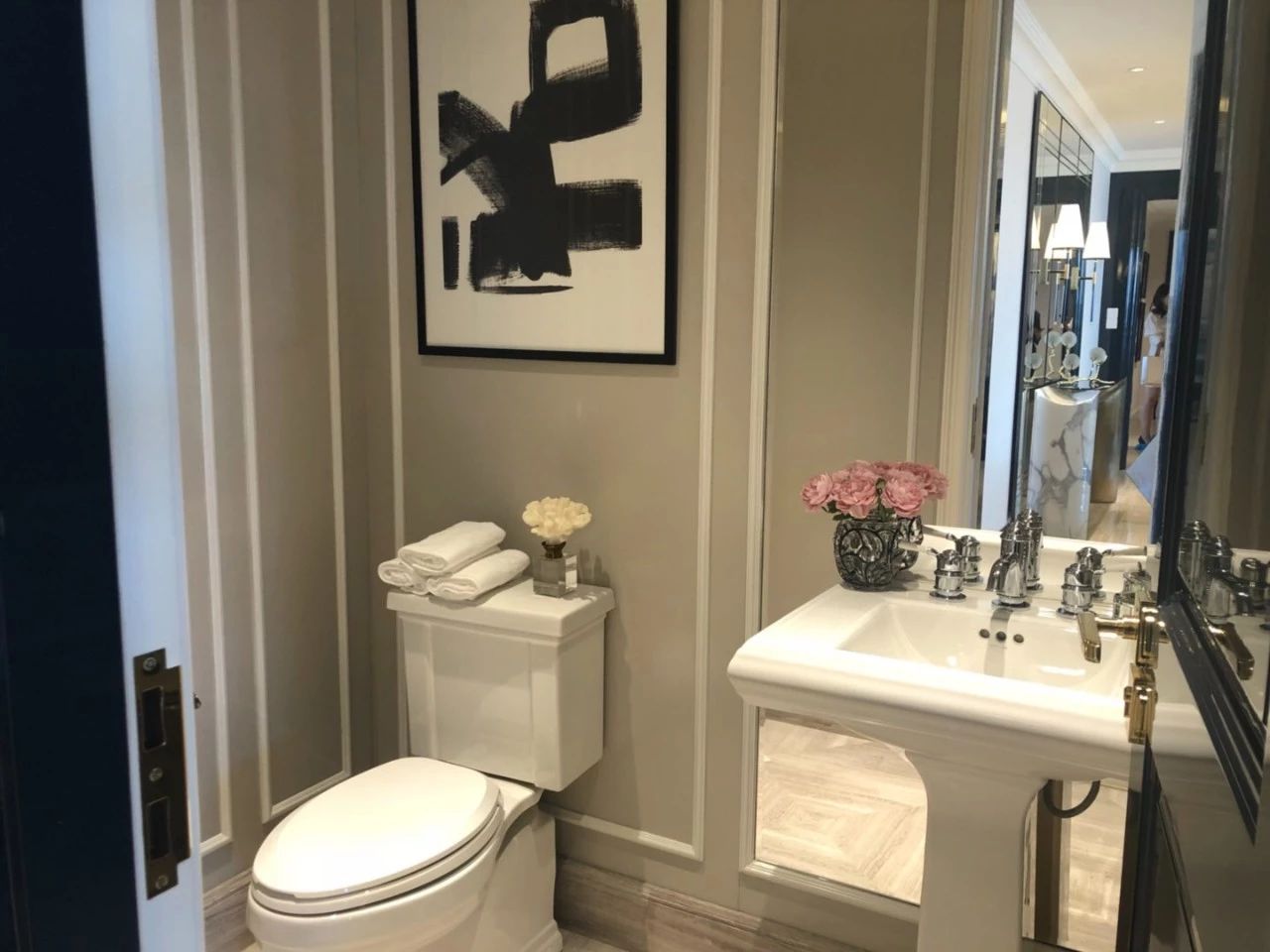 躺在浴缸里看江！一盏灯10多万，揭秘岛尖2000万豪宅