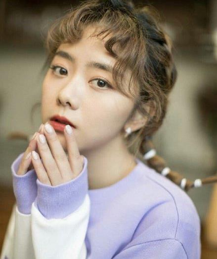 第一次见面的谭松韵与张子枫，网友：有种相识多年的感觉！