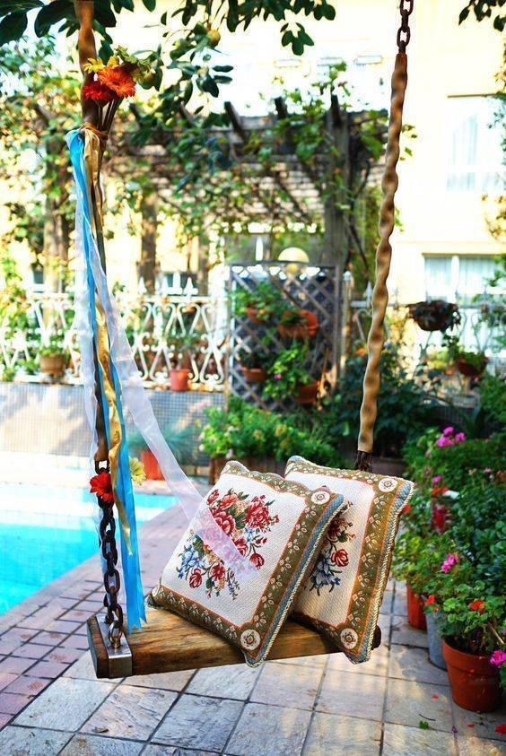 别墅后院的小花园