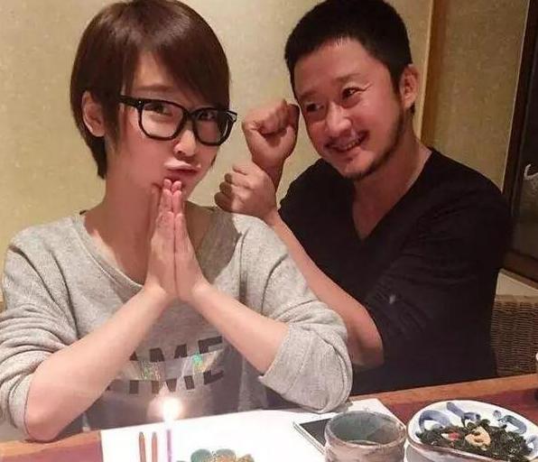 参观吴京现实中的家，在家还会帮老婆按摩，铁汉的生活却很甜蜜