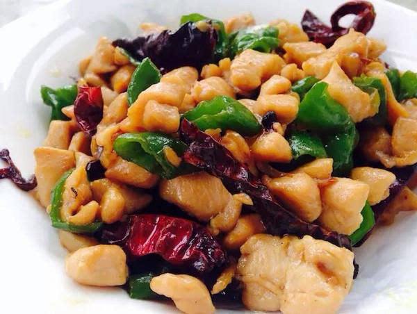 豉油蘑菇雞丁，特別好吃，朋友吃了贊不覺口