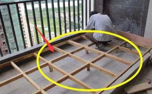 头一次见阳台装修打龙骨，然后铺上木地板，完工后才知太聪明了
