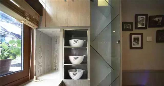 年过八旬老母与女儿挤24㎡老屋，上厕所用“痰盂罐”，毫无隐私！