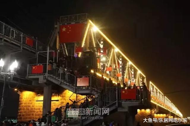 昨晚一高兴，中央大街又满了！20万人！还有一个网红打卡处人更多