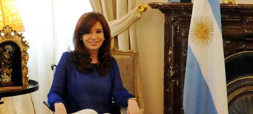 丈夫当四年总统主动让贤，妻子又连任两届，欲东山再起却面临拘捕