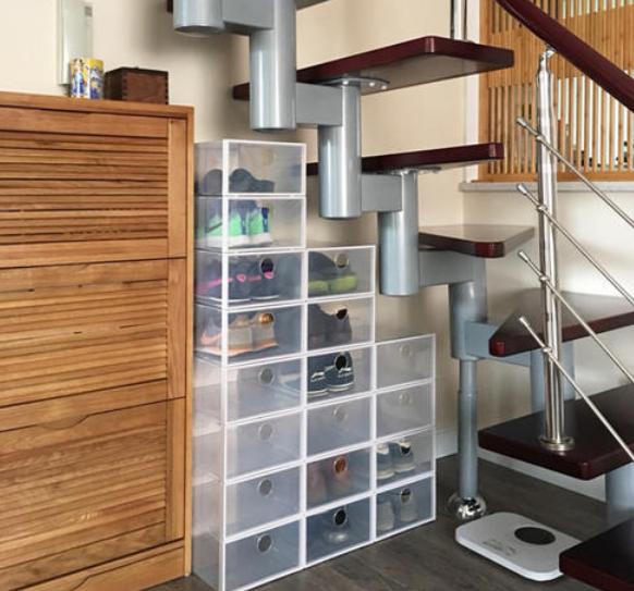 进门处不要装鞋柜了，如今都流行这样装，既省钱又实用