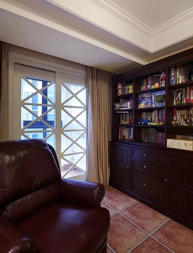 现代美式三居装修，简单大方的格调设计，玄关柜也是超漂亮的！