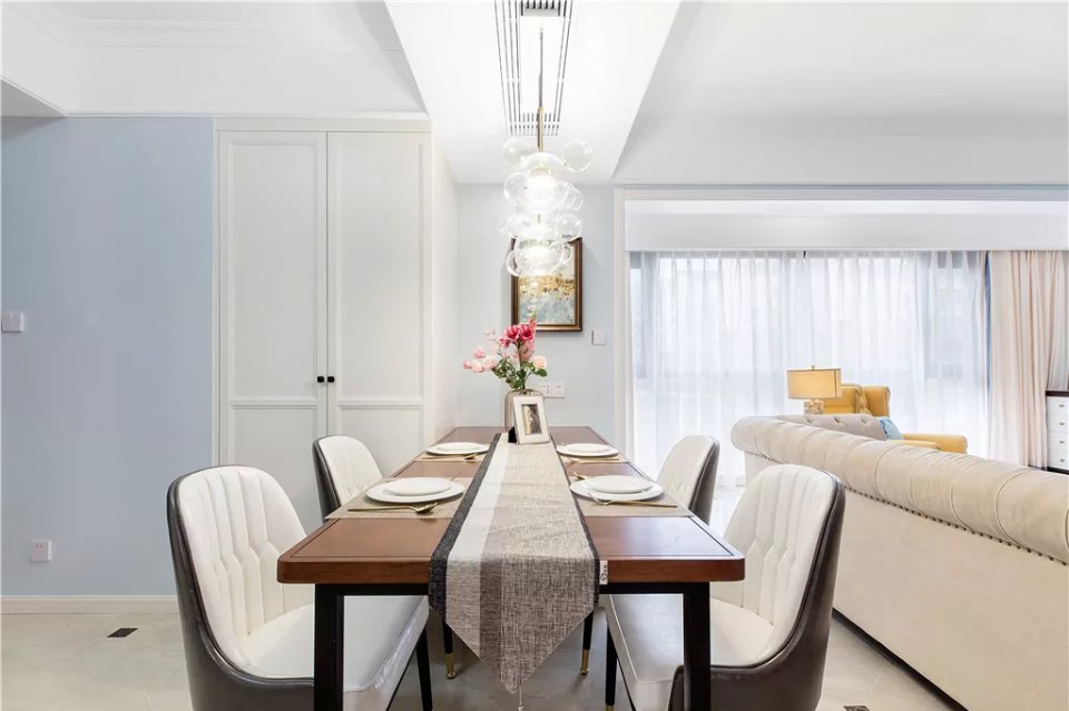 140平轻奢美式三居，红黄蓝碰撞出优雅大气、高品位生活空间！