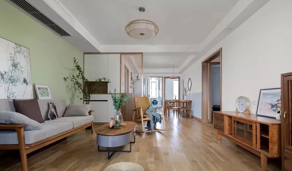 简中式风，古色古香的原木与清新淡雅的绿色搭配，效果别具一格
